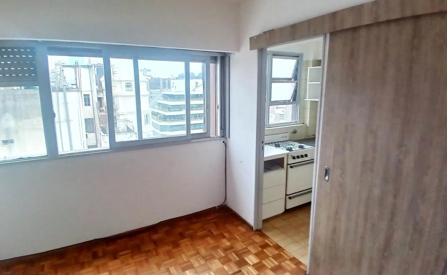 ALQUILER de Departamento de DOS ambientes en el centro muy luminoso 1