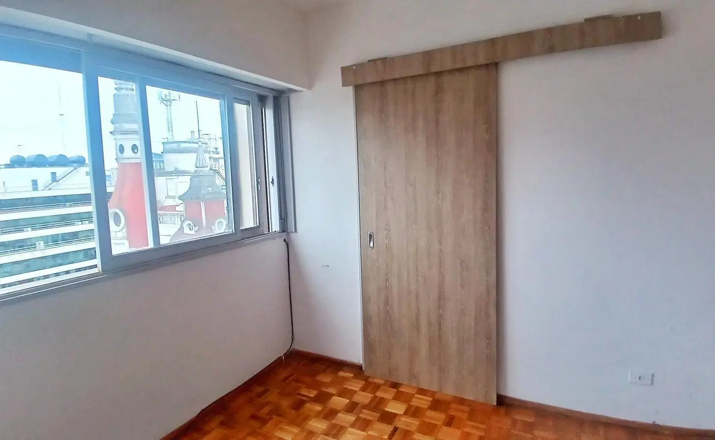 ALQUILER de Departamento de DOS ambientes en el centro muy luminoso 2