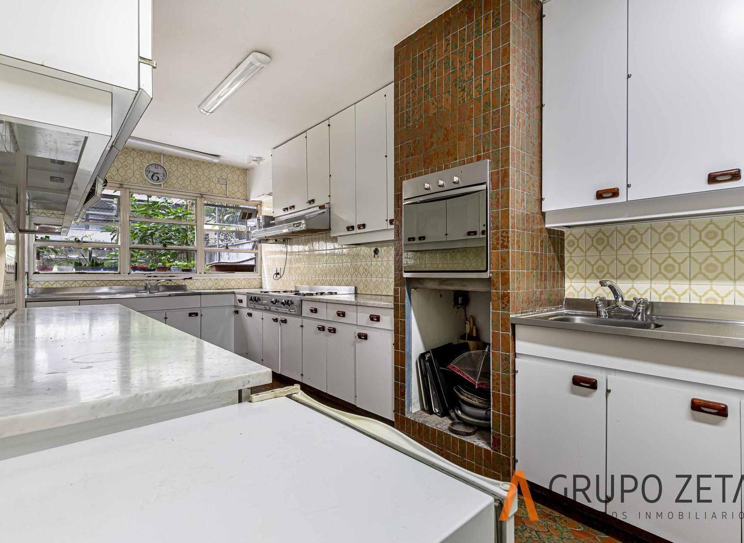 Foto de 6 Ambientes con Grandes Patios, Parrilla, Cochera y Palier Privado, imagen 2