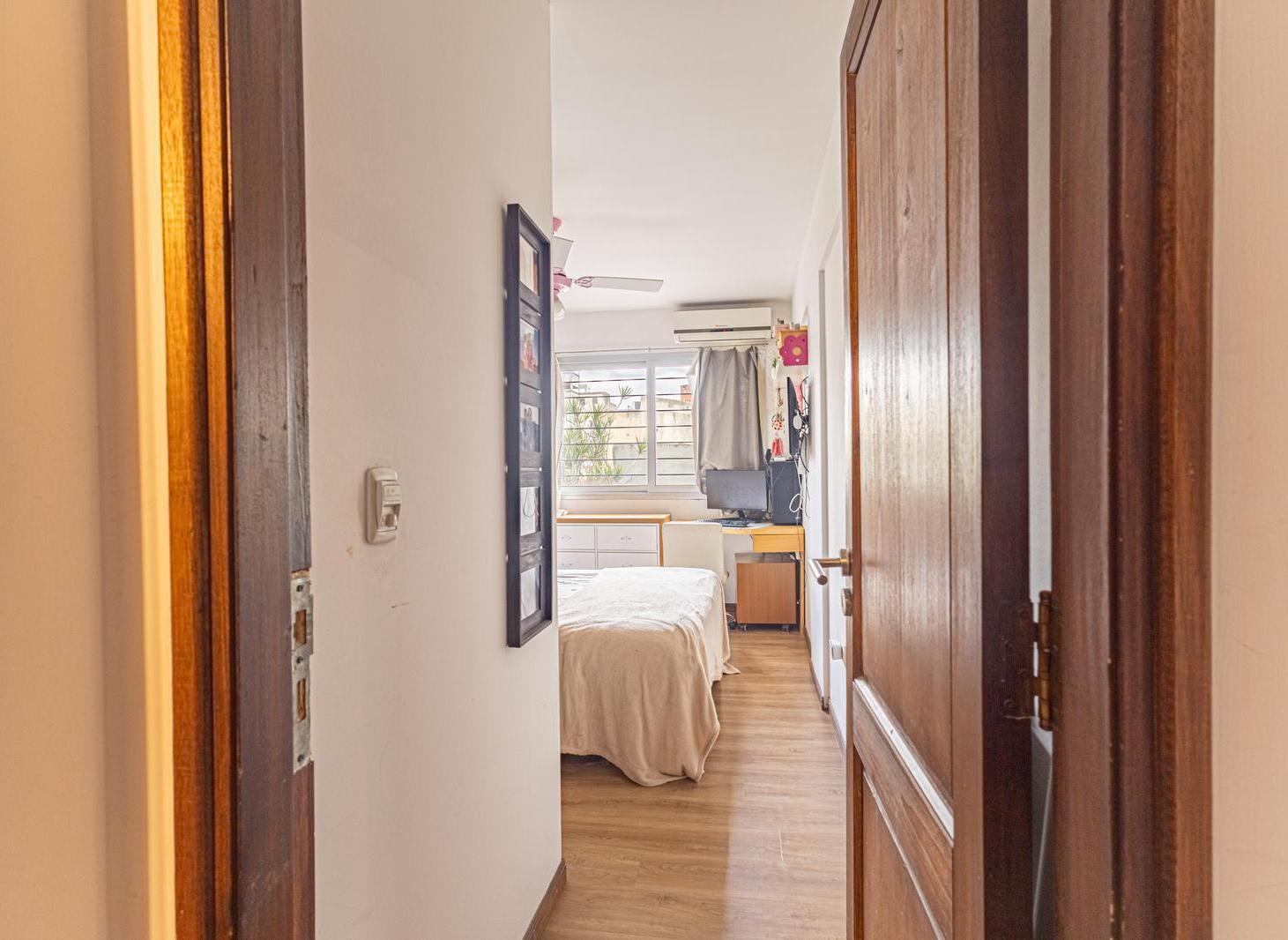 Foto de DEPARTAMENTO 3 AMBIENTES CON BALCÓN, PARRILLA, COCHERA Y BAULERA, imagen 3