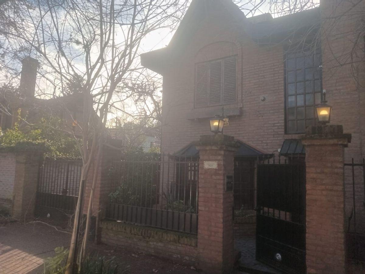 CASA EN ALQUILER SAN ISIDRO - PILETA AMPLIO