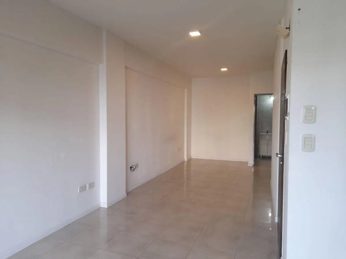 DEPARTAMENTO MONOAMBIENTE CON BALCÓN AL FRENTE – SEMIPISO 5