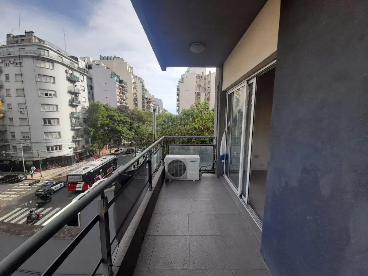 DEPARTAMENTO MONOAMBIENTE CON BALCÓN AL FRENTE – SEMIPISO 2