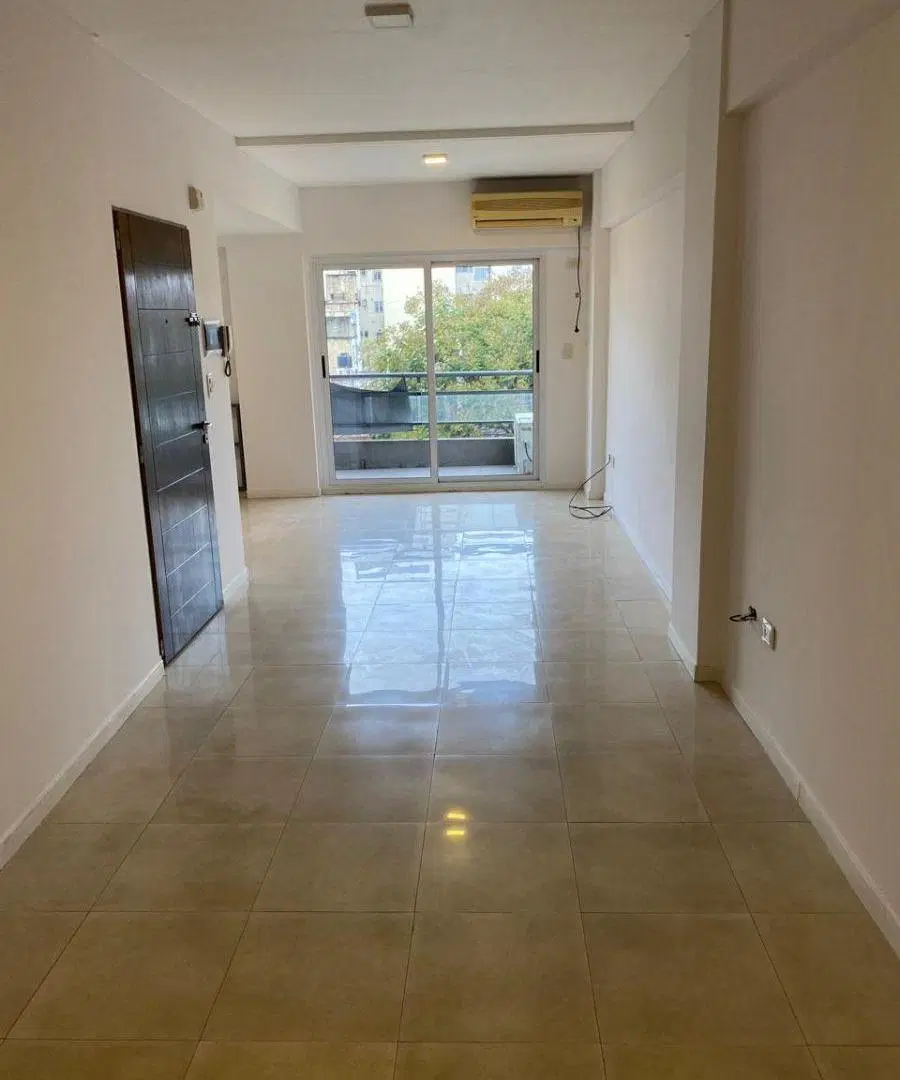 DEPARTAMENTO MONOAMBIENTE CON BALCÓN AL FRENTE – SEMIPISO 4