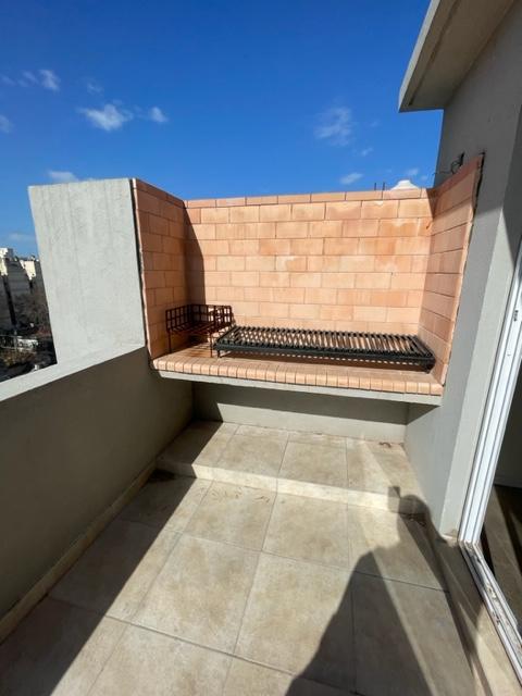 Atipico 3 Ambientes con Baño y Toilette Balcon y Terraza de 24 m Propia! 2