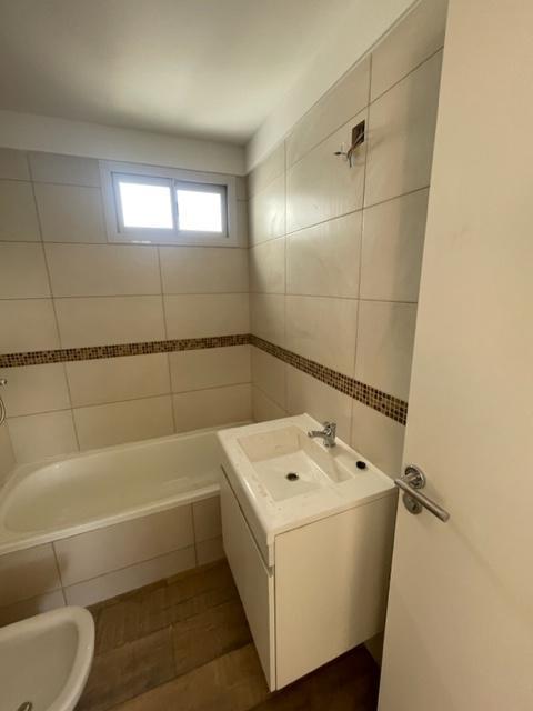 Atipico 3 Ambientes con Baño y Toilette Balcon y Terraza de 24 m Propia! 2