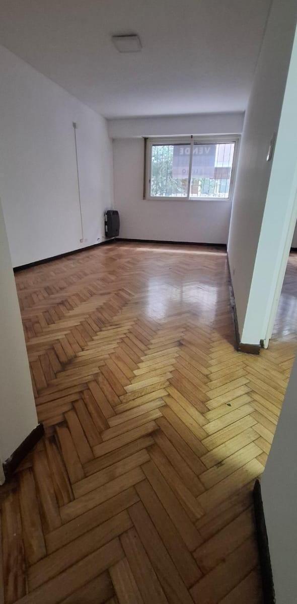 Excelente 3 Ambientes Luminoso con Amplio Patio, en Exclusiva Zona de Caballito 2