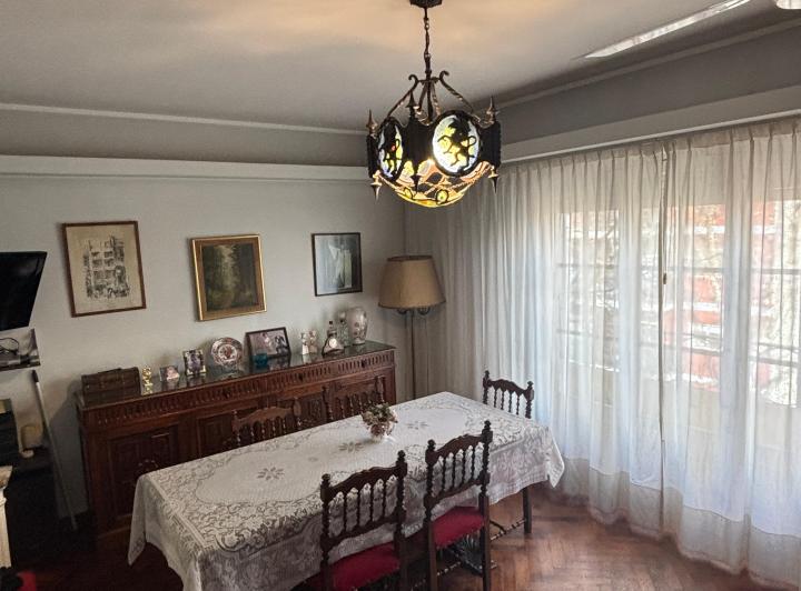 Tres ambientes con Dependencia mucha luz Morelos y Rivadavia! 3