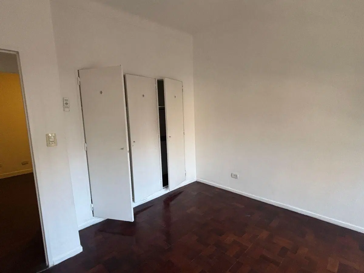 Dos ambientes apto profesional Montevideo y Corrientes ! 4