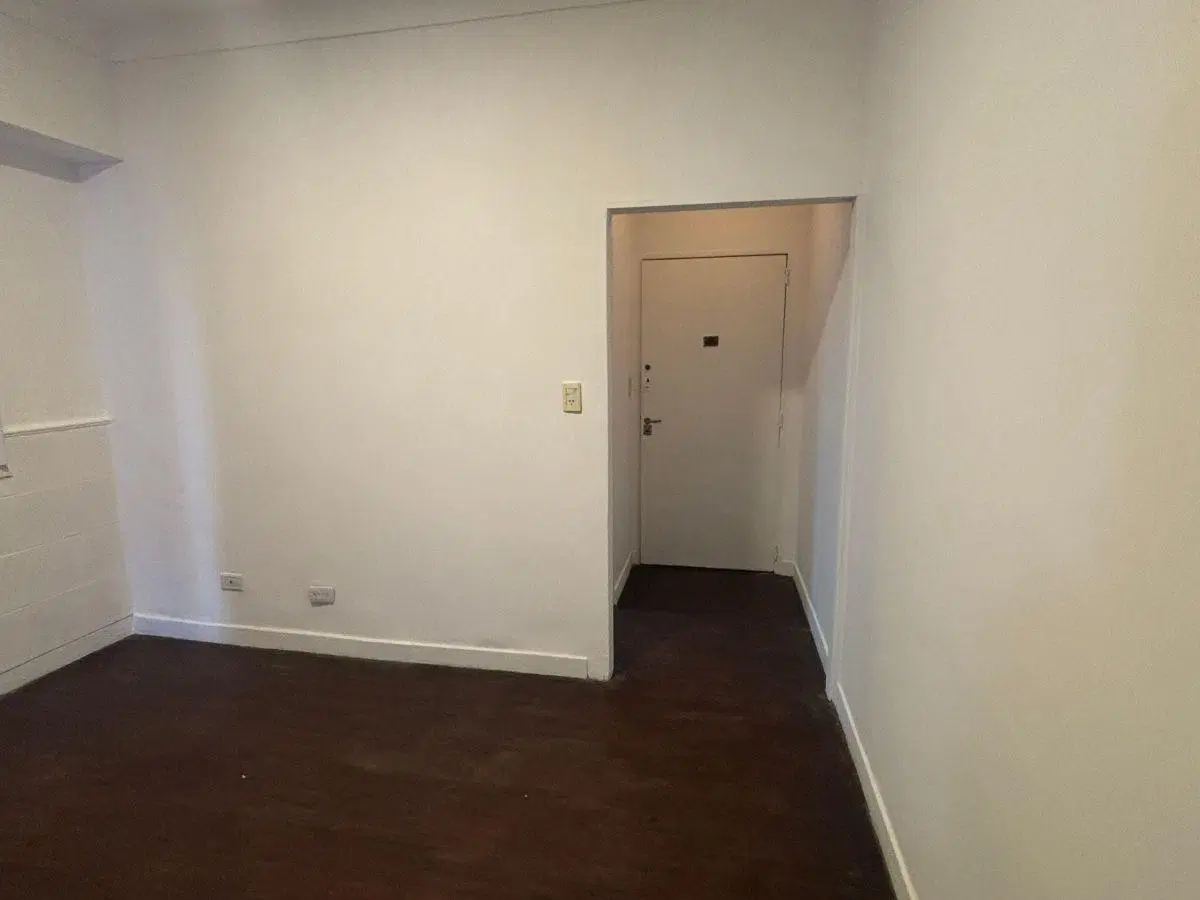 Dos ambientes apto profesional Montevideo y Corrientes ! 3