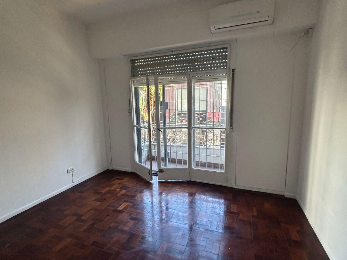Dos ambientes apto profesional Montevideo y Corrientes !