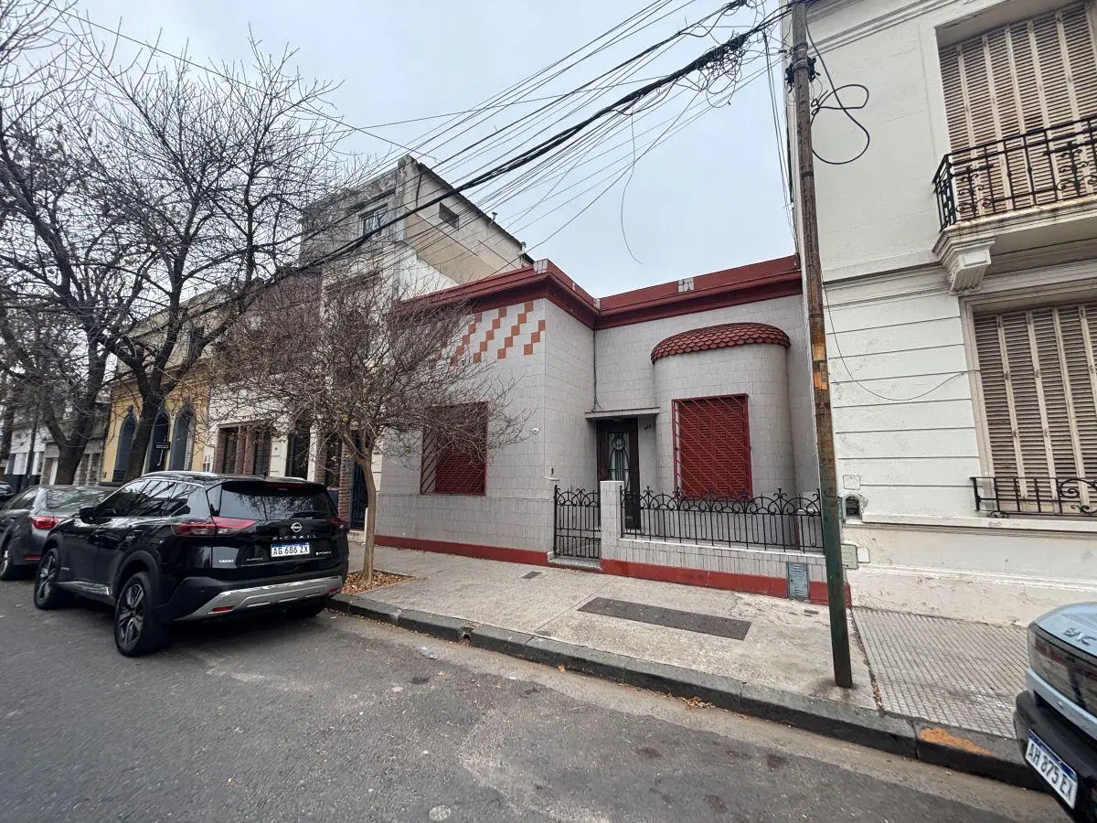 Casa desarrollada en una planta sobre lote propio de 8.70 x 17,90 2