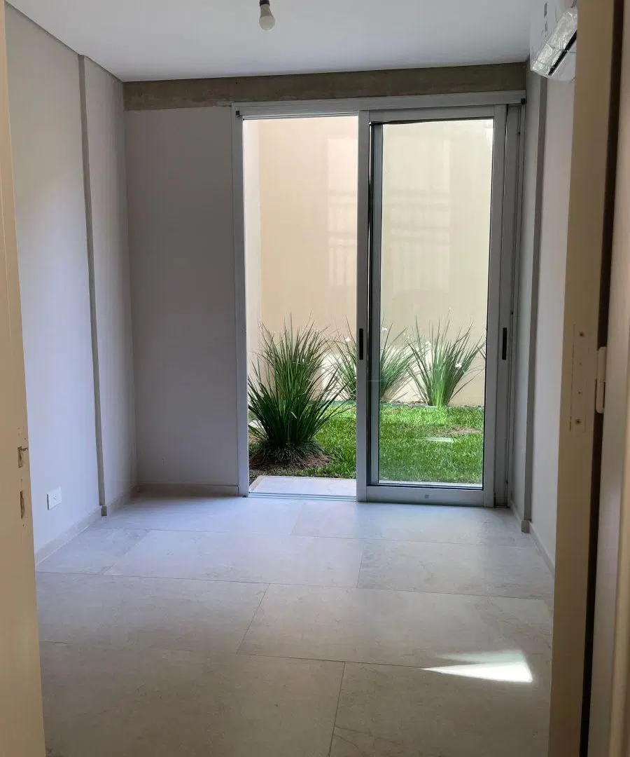 Exc 3 ambientes en PB con jardín Propio, muy luminoso y soleado. A ESTRENAR!! 2