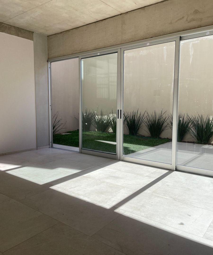 Foto de Exc 3 ambientes en PB con jardín Propio, muy luminoso y soleado. A, imagen 4
