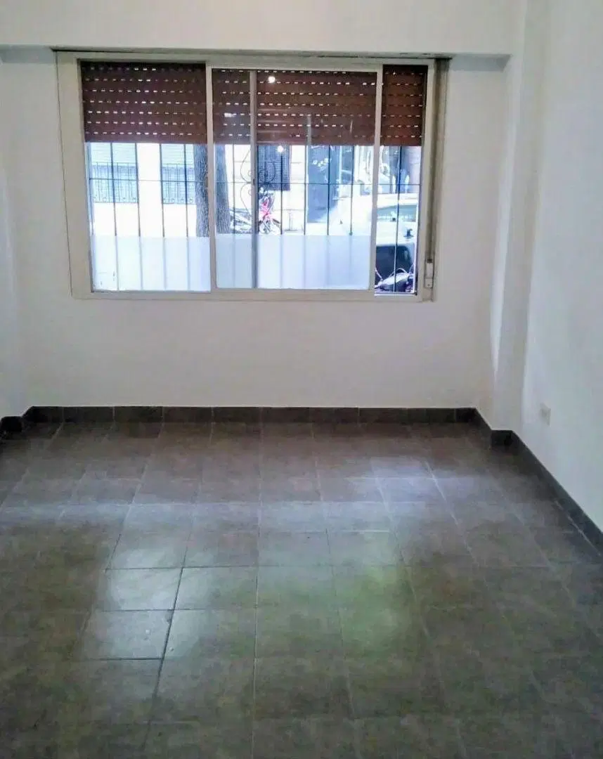 Muy lindo Monoambiente en exclusiva zona de Plaza Guadalupe. Baño y cocina completa apto profesional 1