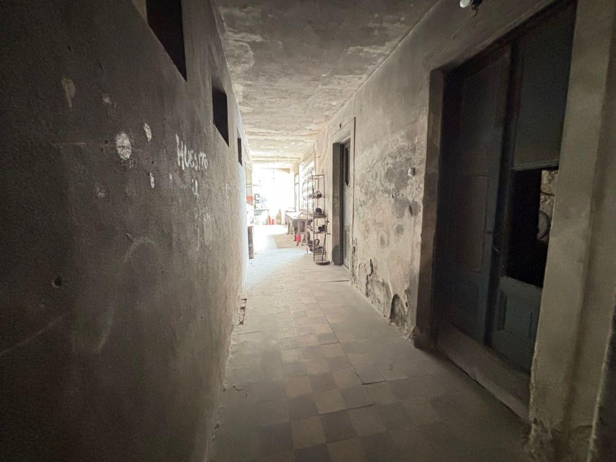 Foto de Local en venta con vivienda en 1° piso — Av. Regimiento de Patricios, imagen 2