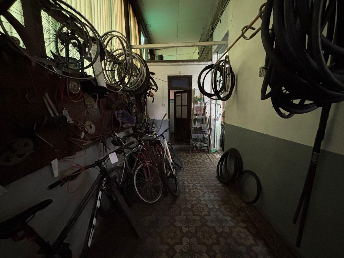 Foto de Local en venta con vivienda en 1° piso — Av. Regimiento de Patricios, imagen 3