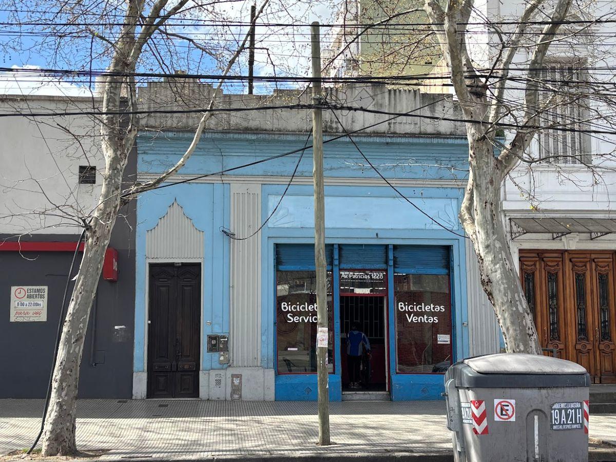 Foto de Local en venta con vivienda en 1° piso — Av. Regimiento de Patricios, imagen 4
