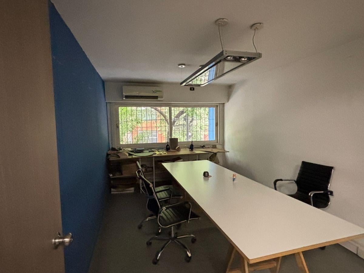 Foto de Local con oficinas en pisos superiores ( 3 plantas ), imagen 2
