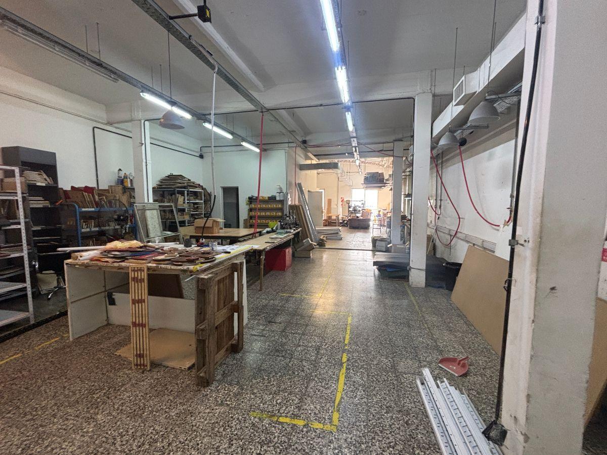 Foto de Local con oficinas en pisos superiores ( 3 plantas ), imagen 3