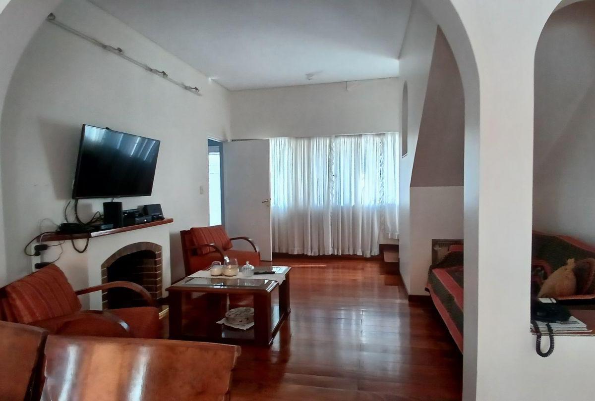 Casa 5 Ambientes en Venta Agronomía 2
