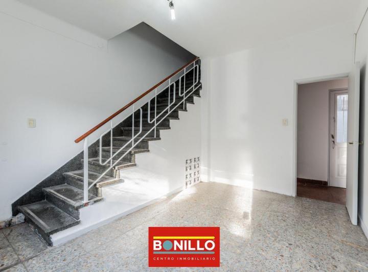 Foto de PH 2 ambientes venta Villa Pueyrredón, imagen 2