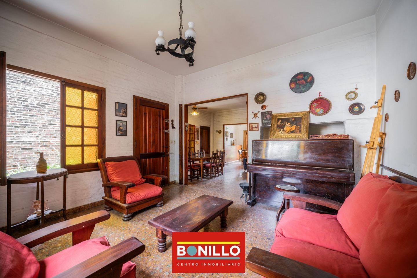Foto de OPORTUNIDAD Venta de Casa A REFACCIONAR en Villa Pueyrredón, imagen 2