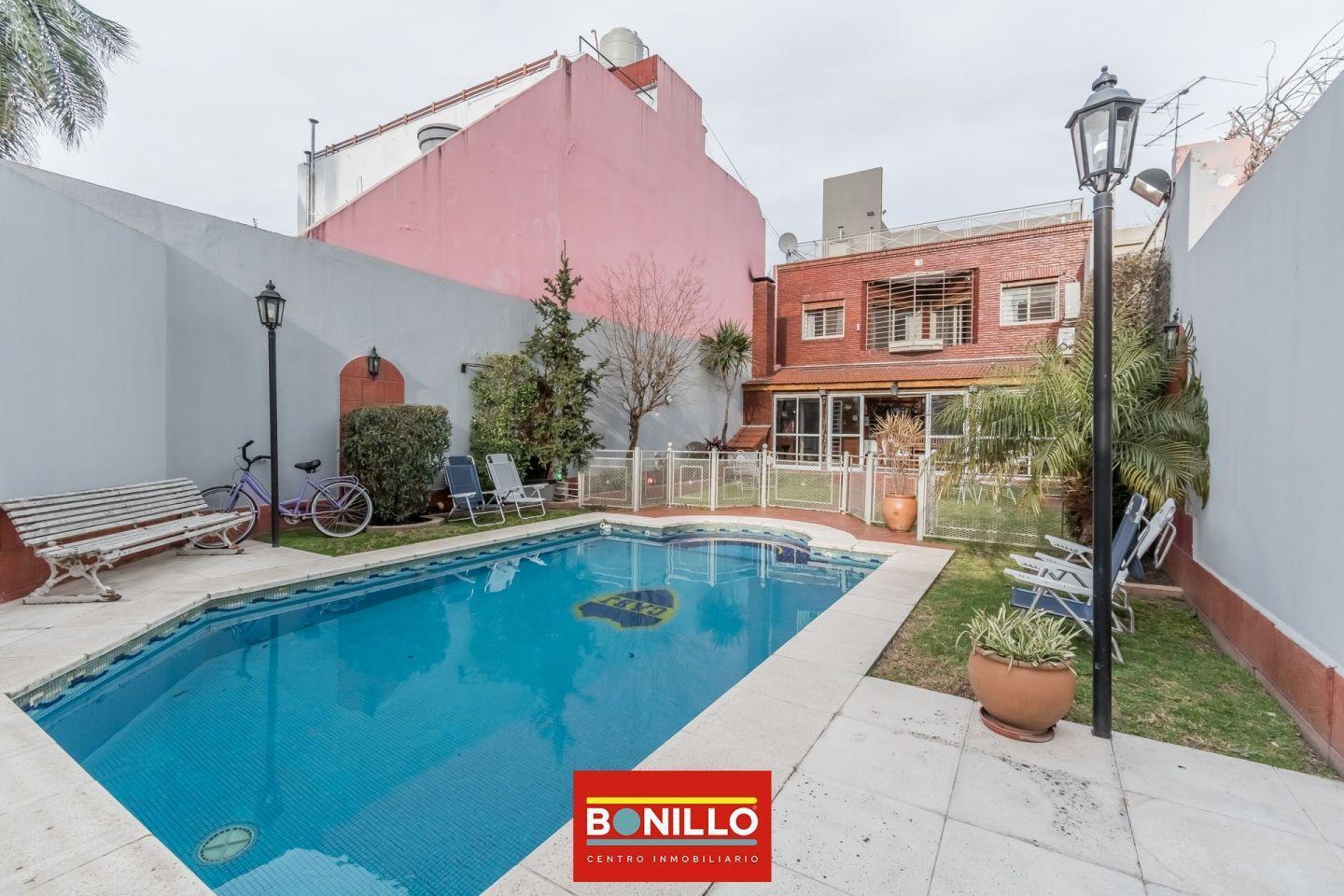 Foto de Casa 6 ambientes venta Agronomía, imagen 2
