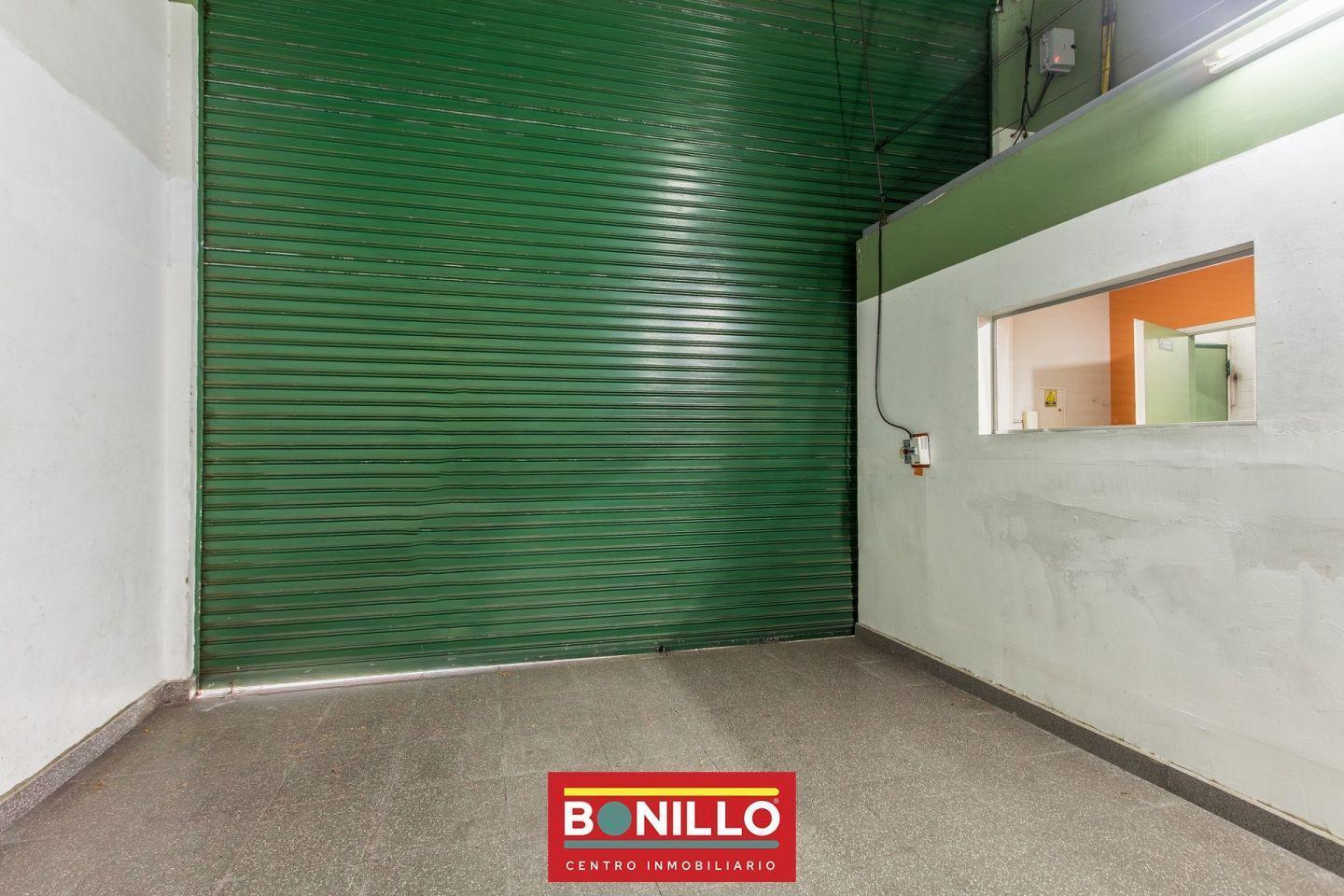 Foto de Galpón alquiler Villa Pueyrredón, imagen 2