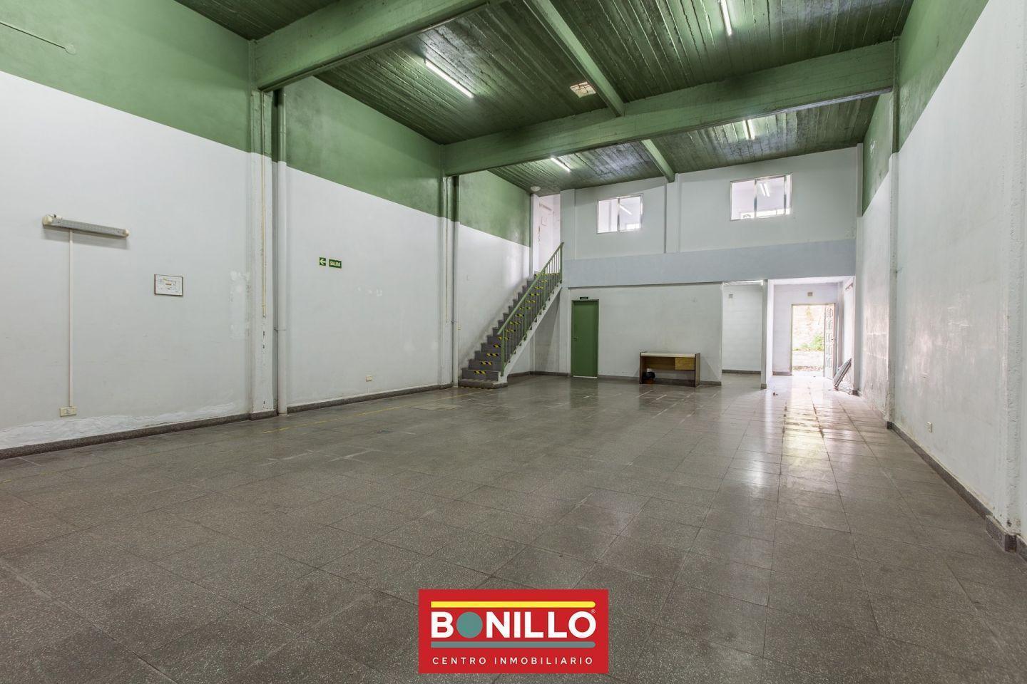 Foto de Galpón alquiler Villa Pueyrredón, imagen 1