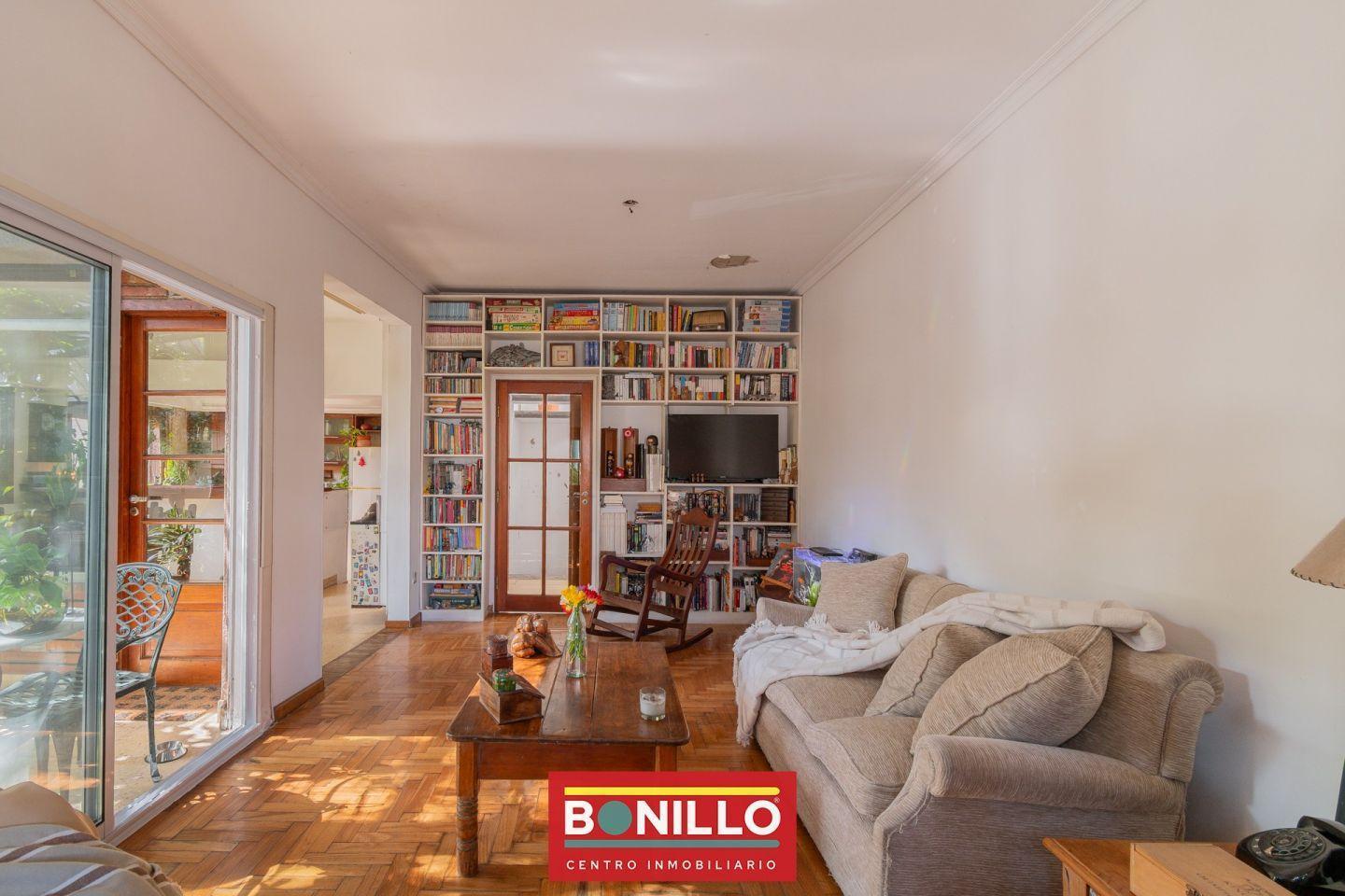 Foto de Casa 5 ambientes venta Villa Pueyrredón, imagen 2