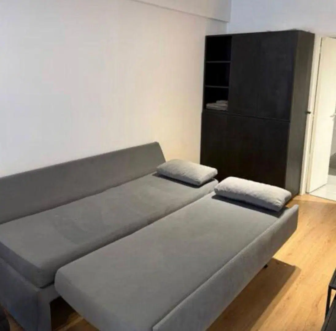 ESTUDIO GRANDE AMOBLADO Y EQUIPADO CON BALCON Y LAVARROPAS
CAPACIDAD PARA 3 PERSONAS MAX 4