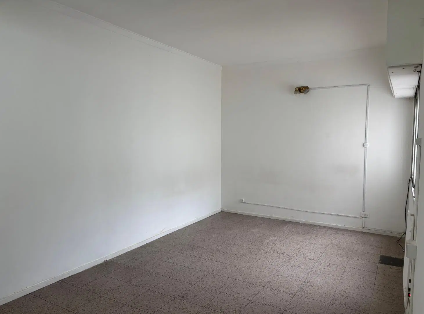 ALQUILER – 1 AMBIENTE INTERNO CON MUY BUENA LUZ – CENTRO 1