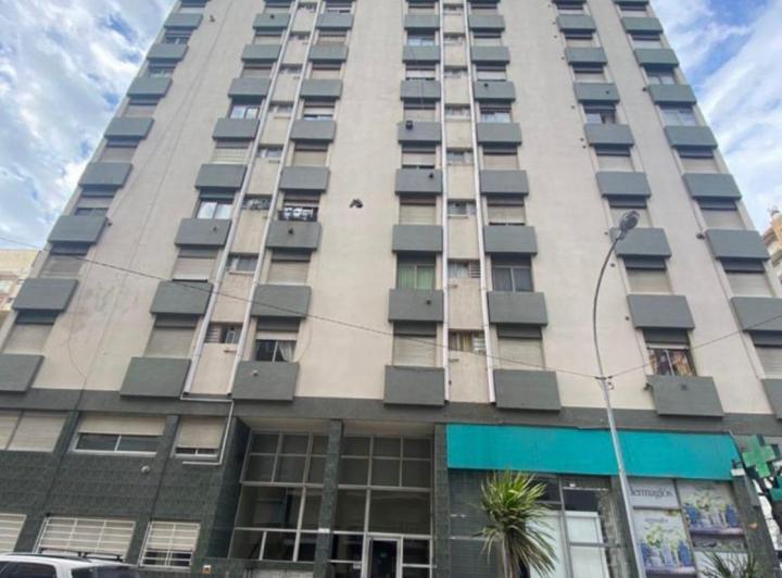 ALQULER ANUAL DEPARTAMENTO EN EL CENTRO DE MAR DEL PLATA, A 1 Y1/2 CUADRA DE L APLAYA.