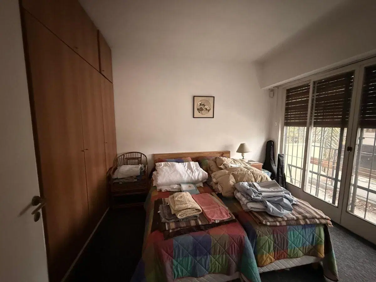 Hermosa CASA. Hurlingham, 4 habitaciones, 3 baños y Consultorio con entrada independiente.5Esquinas 5