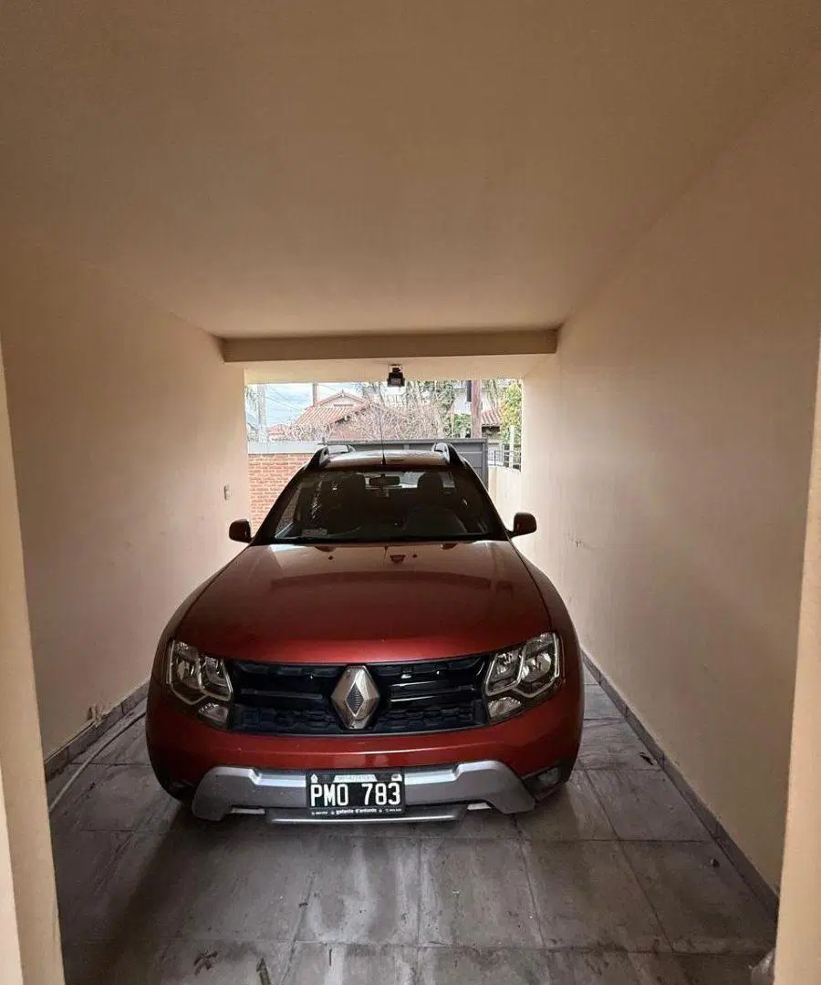 Hermosa CASA. Hurlingham, 4 habitaciones, 3 baños y Consultorio con entrada independiente.5Esquinas 1