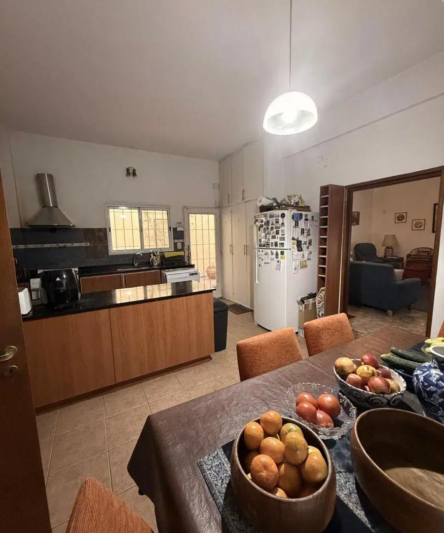 Hermosa CASA. Hurlingham, 4 habitaciones, 3 baños y Consultorio con entrada independiente.5Esquinas 4