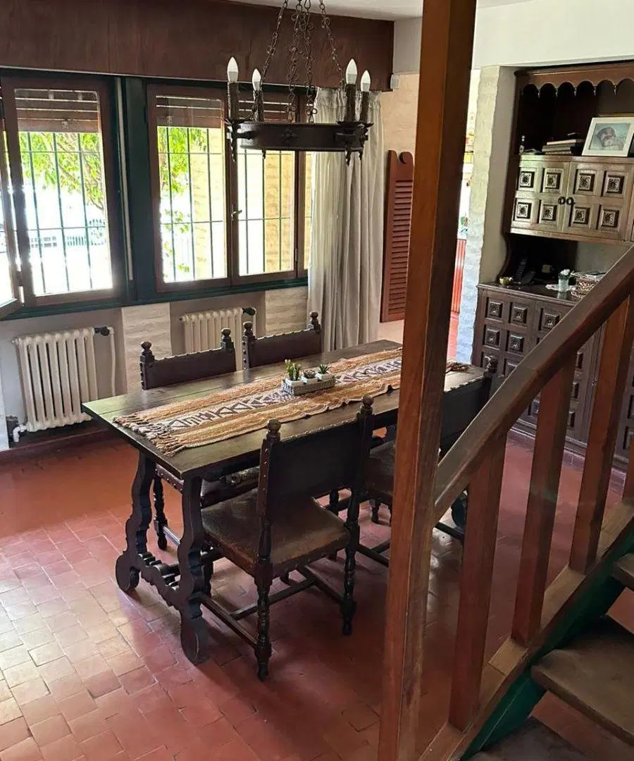 Casa en hurlingham, Parque Johnston, 4 habitaciones, APTA CREDITO! Impecable. 2