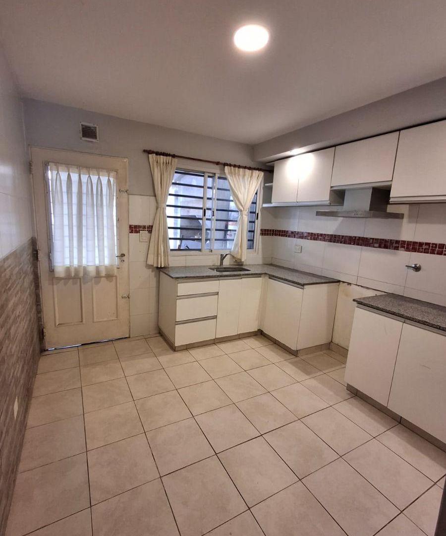 Foto de Hermoso Duplex con Cochera cubierta, Patio y Parrilla! 84 m Cubiertos!, imagen 5