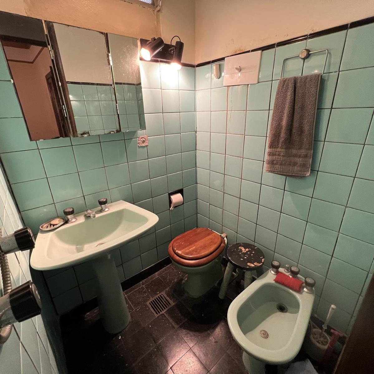 Casa de 6 Ambientes, Jardín y Cochera Para 4 Autos en Venta! 1