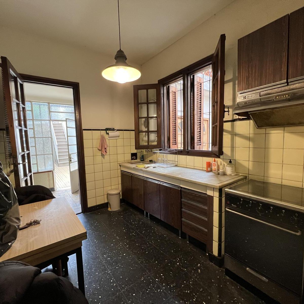 Casa de 6 Ambientes, Jardín y Cochera Para 4 Autos en Venta! 4