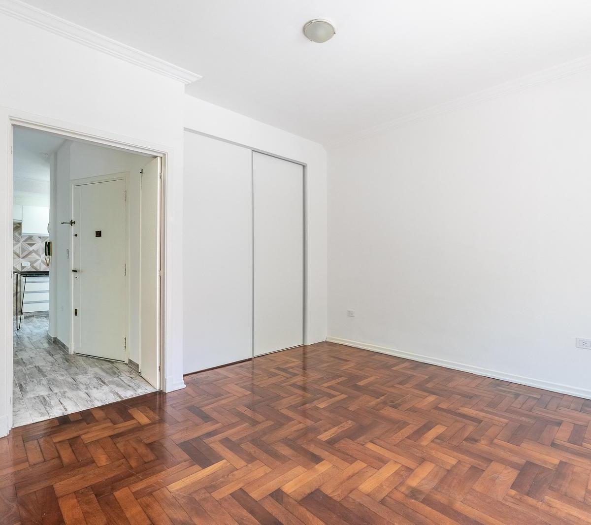 Increíble Departamento de 4 Ambientes Refaccionado con Balcón en Venta 3