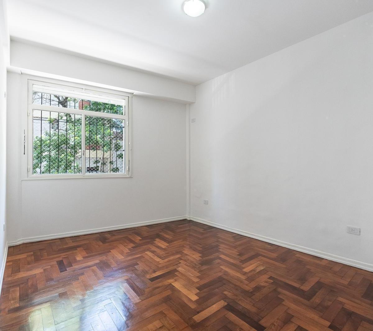 Increíble Departamento de 4 Ambientes Refaccionado con Balcón en Venta 5