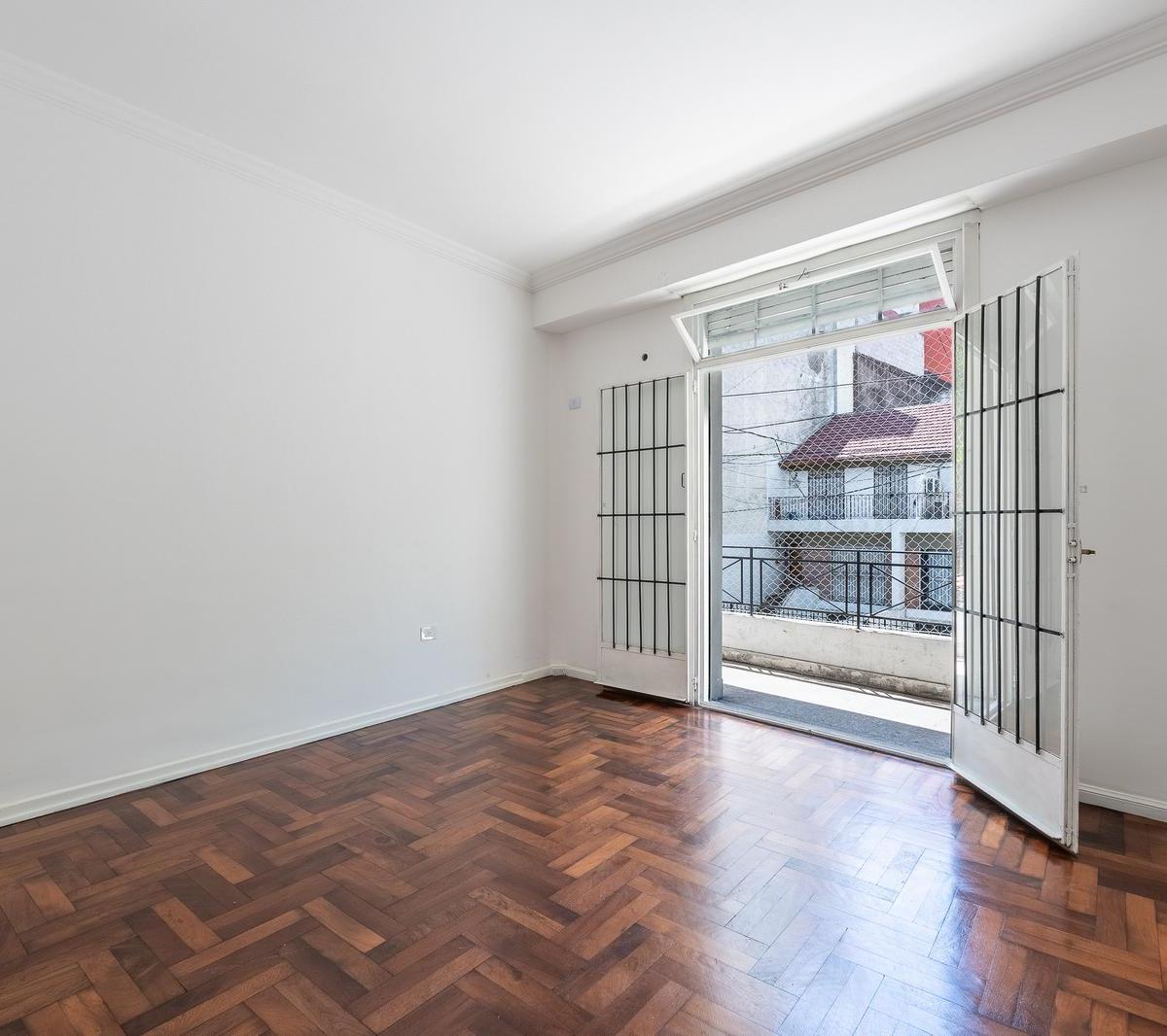 Increíble Departamento de 4 Ambientes Refaccionado con Balcón en Venta 2