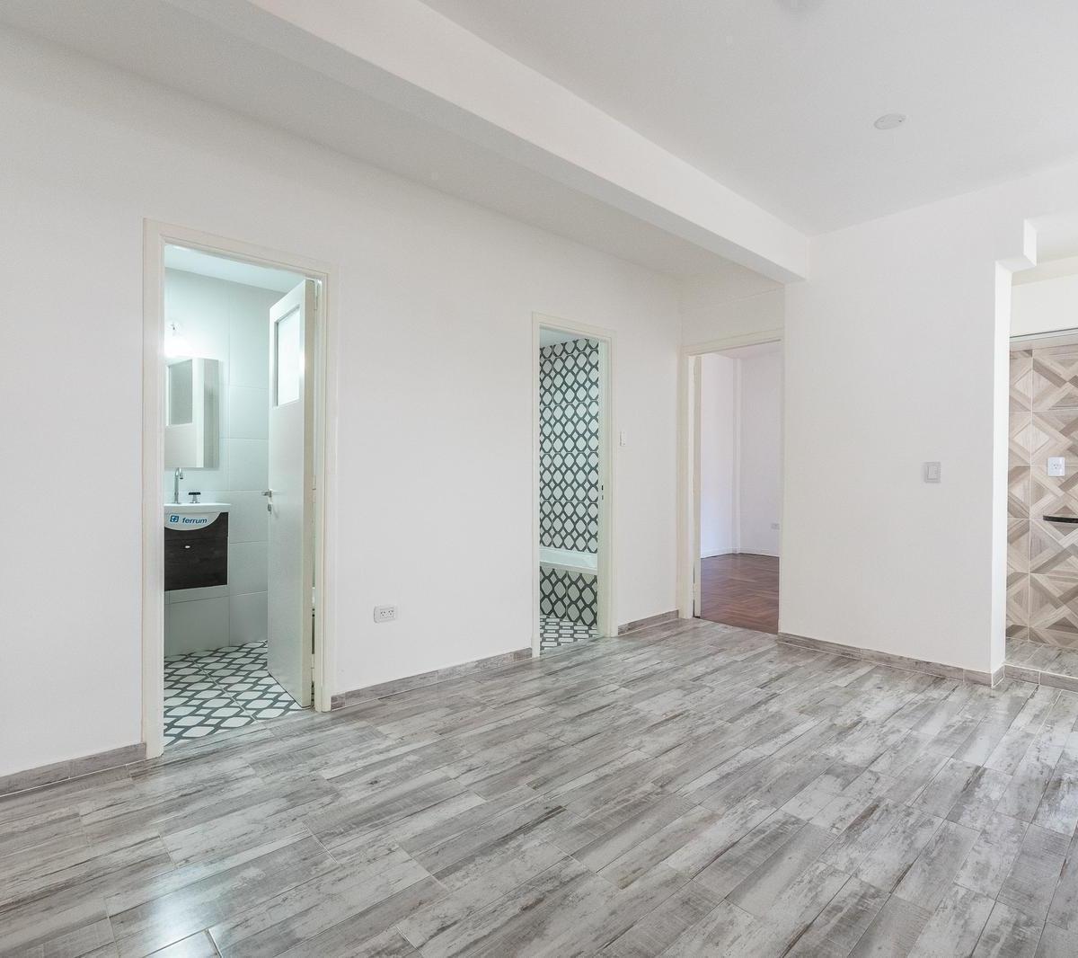 Increíble Departamento de 4 Ambientes Refaccionado con Balcón en Venta 1