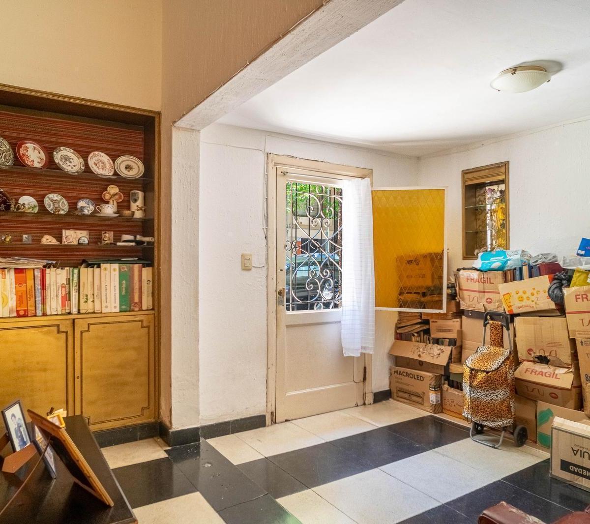 Casa de 5 Ambientes con Terraza y 2 Baños en Venta en Parque Chacabuco 1