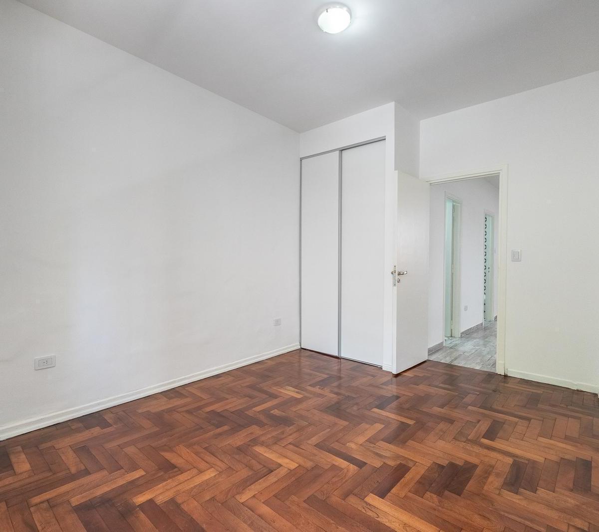 Increíble Departamento de 4 Ambientes Refaccionado con Balcón en Venta 4
