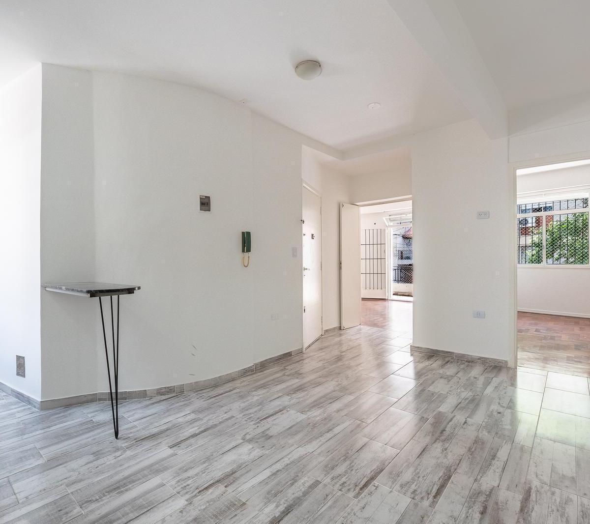 Increíble Departamento de 4 Ambientes Refaccionado con Balcón en Venta 1