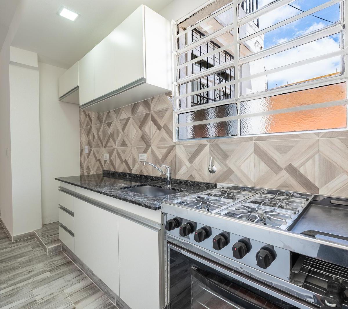 Increíble Departamento de 4 Ambientes Refaccionado con Balcón en Venta 5