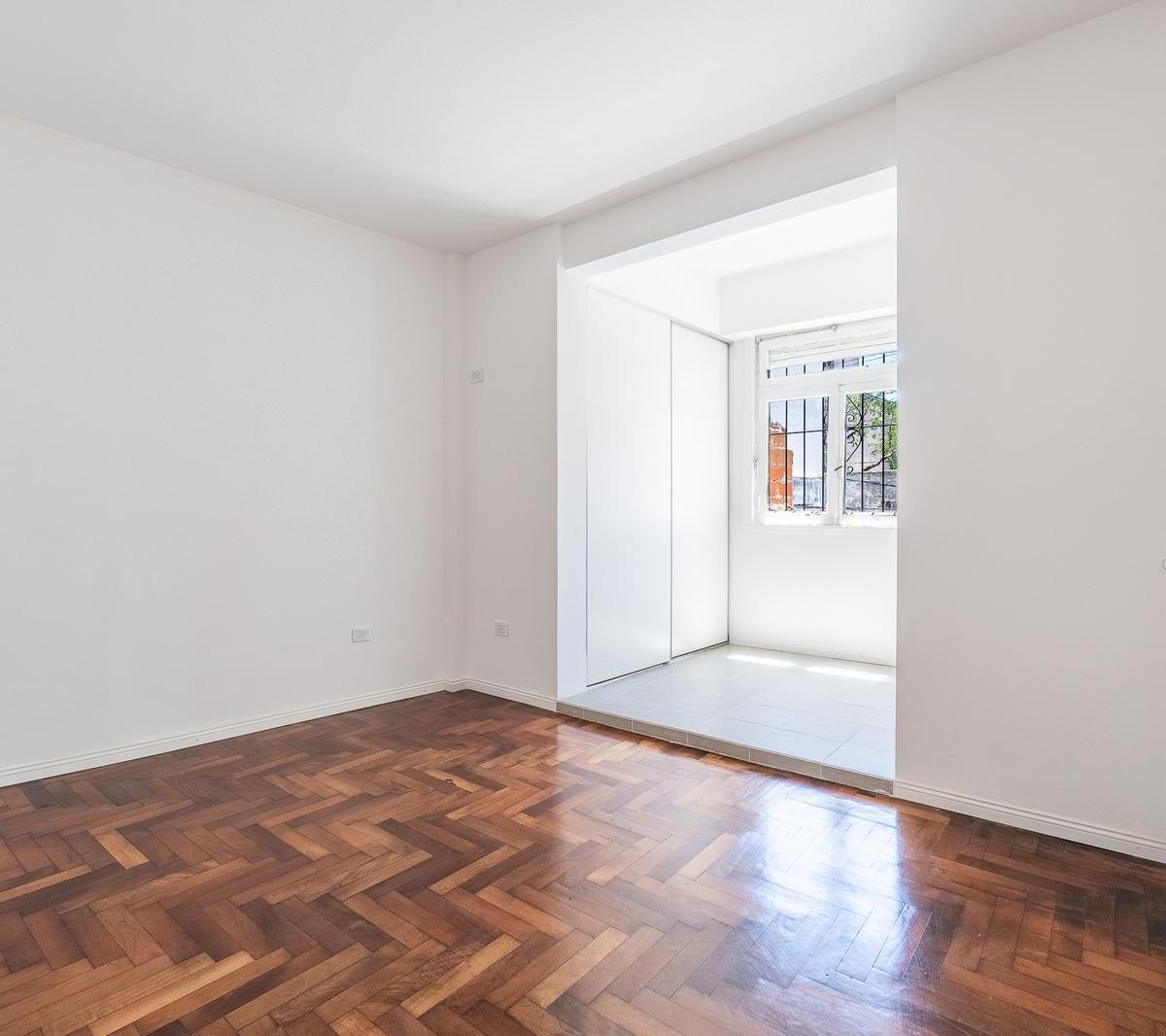 Increíble Departamento de 4 Ambientes Refaccionado con Balcón en Venta 3